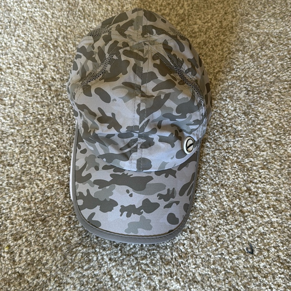 Camo Revelrea running hat